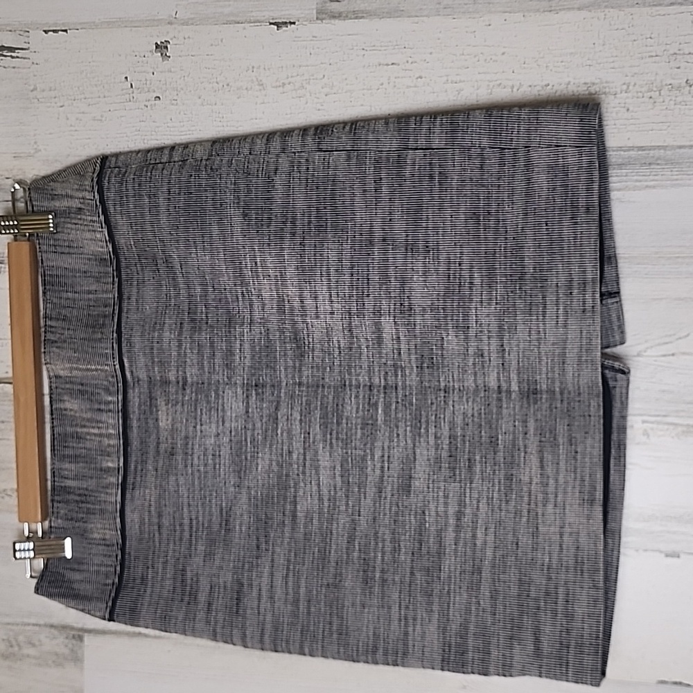 Ann Taylor fine Italian fabric black white tweed pencil skirt fully lined Size 2